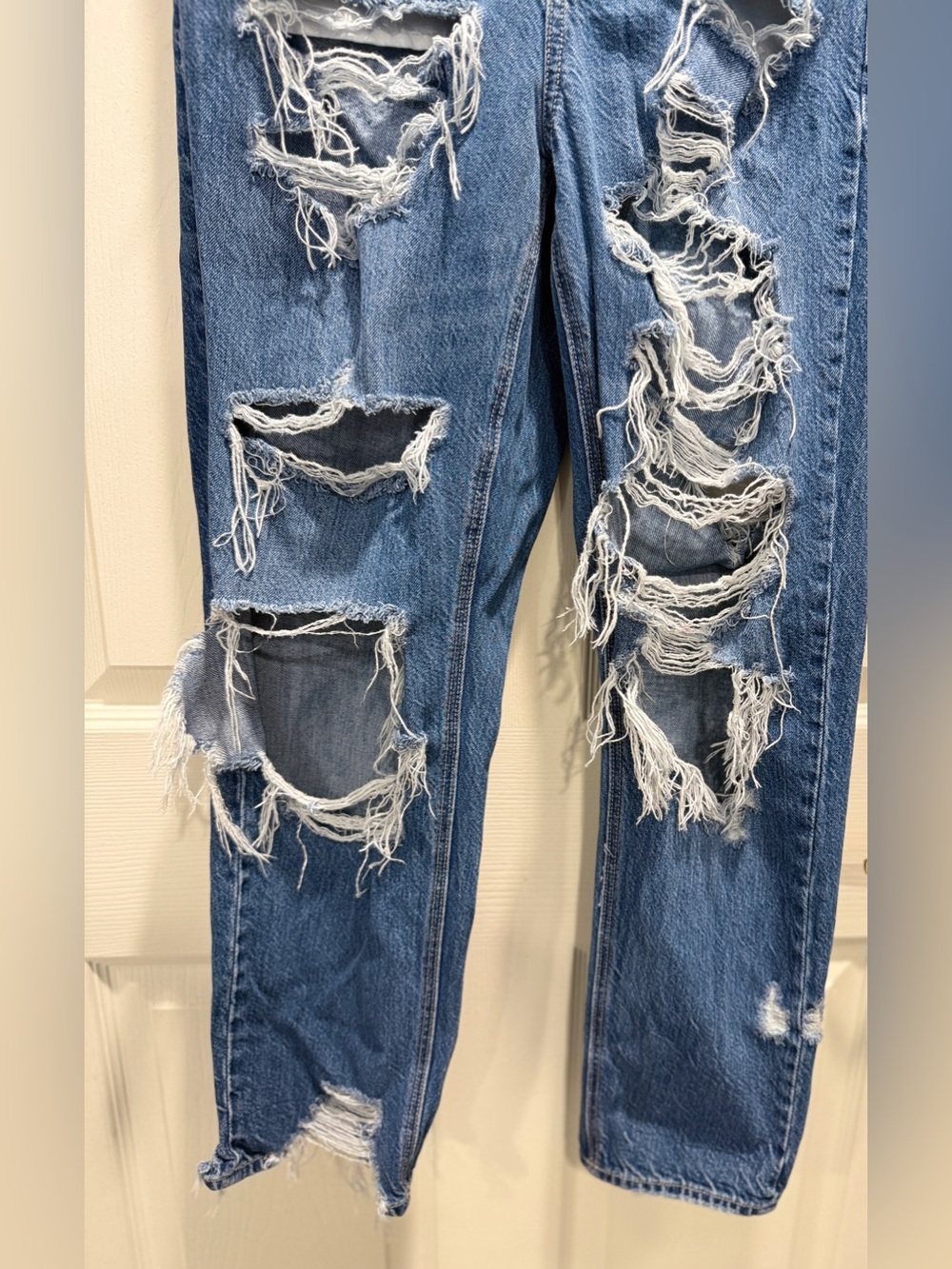 American Eagle Mom Jeans Size 6 Regular | Distressed Ripped Light Wash Denim | - Picture 5 of 13